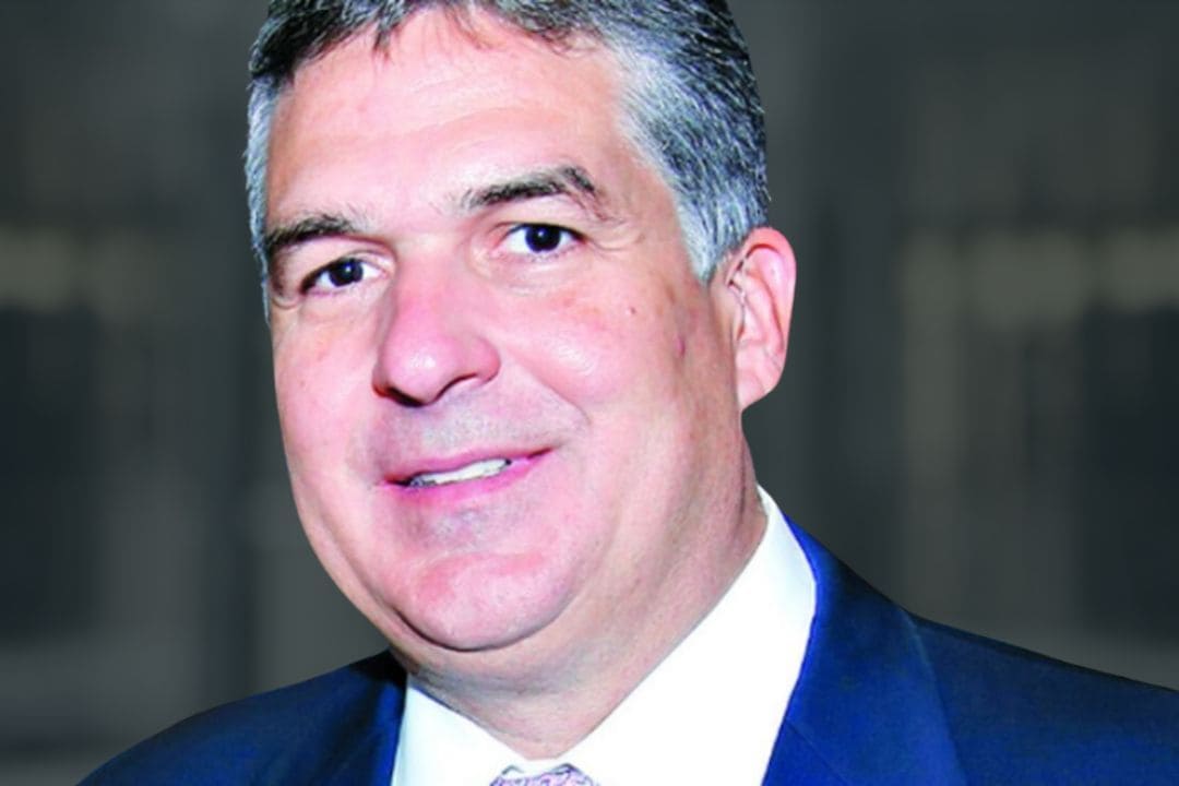 Cómo Francisco Martinelli complementa su vida de oficina con hobbies rentables